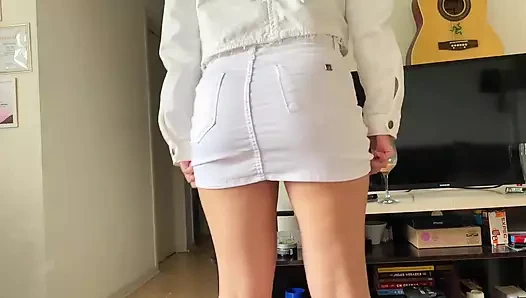 Ev partisinde erkek arkadaşımın en iyi arkadaşını siktim ve üstüme geldi