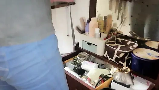 Neibor orta yaşlı seksi kadın - kocası gelmeden önce eve dönmek için giyiniyor