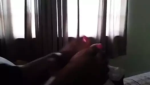 Haiti arkadaşım bana bir footjob veriyor