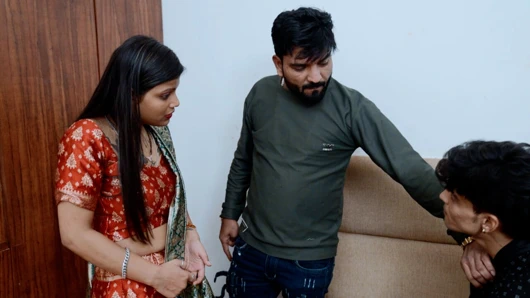 Hintli desi ateşli kız yeni yıla özel 3 biraz desi seks