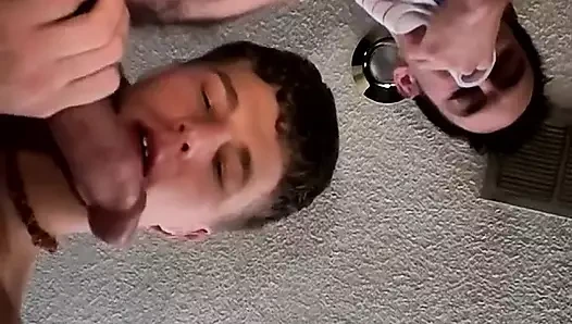 Amatörler caden skie ve kyle baglie boşalmak sonra şehvetli anal