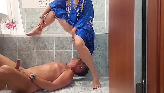 Selena'nın yarı çıplak akşam seks zevki