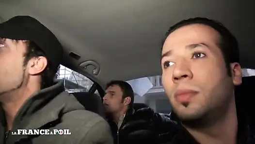 İtaatkar küçük memeli esmer sert çift vajinal sikiliyor ve döl kaplı