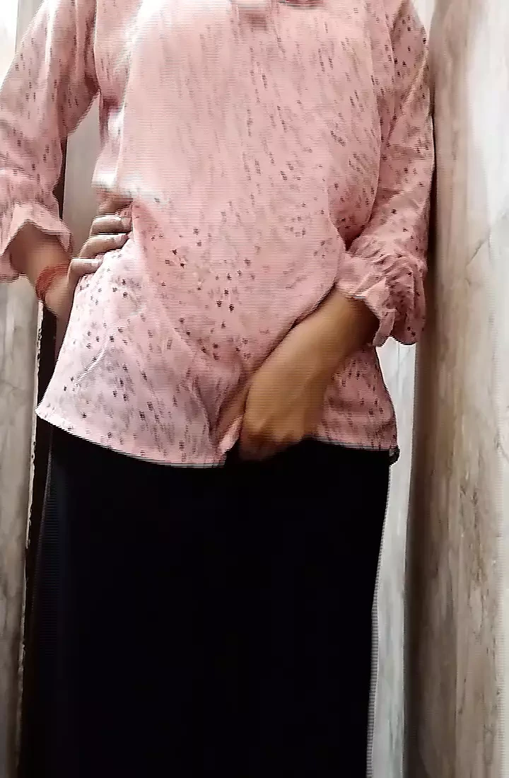 Sıcak yenge erkek arkadaşına göbek gösteren - seksi göbek