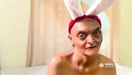 Torun anne Noel tavşanını kıyafet gibi giyiyor, böylece onu götünden sikebiliyorum -[ai-generated]