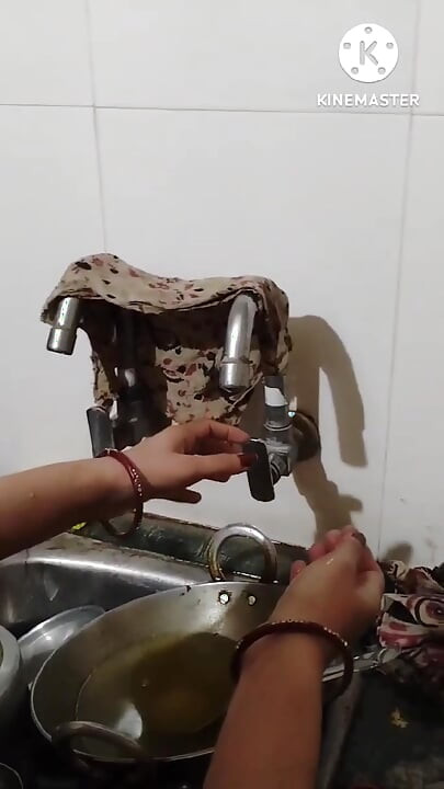 Hintli ateşli üvey kız kardeş sert sikişiyor Hintçe ses