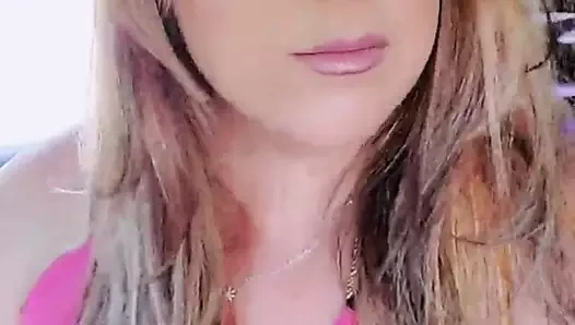 Arabada güzel kadın