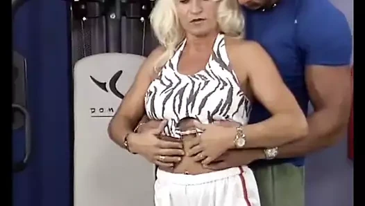 Alman muscle adım anne içinde eylem