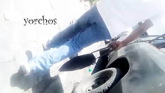 Caminando  gris