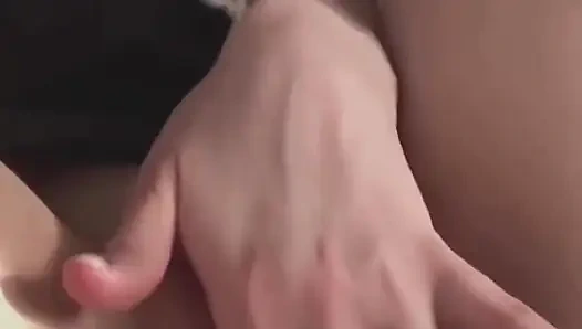 Parmaklarla Mastürbasyon Yapılan Güzel Ve Sulu Bir Vajina