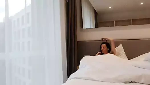 Küçük bir kıçından çıkıntılı labialı kıvırcık bir çalı