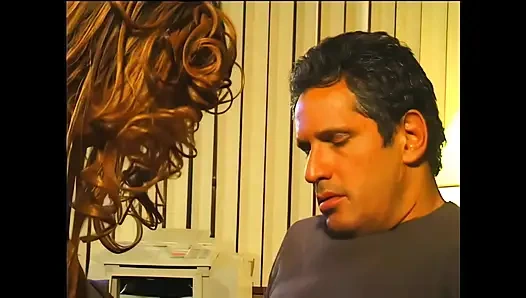 Yaşlı bir domuz sevişmek ve eğlenmek ister