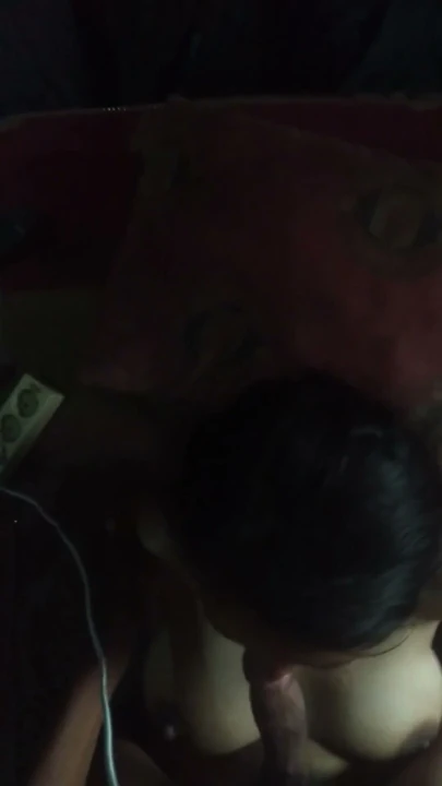 Yurt odasında kız arkadaşıyla viral Endonezya pornosu | Bölüm 1