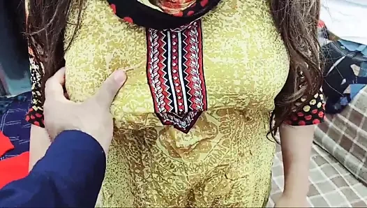 Kocası dışarı çıktığında ev hanımı evde yalnızdır.