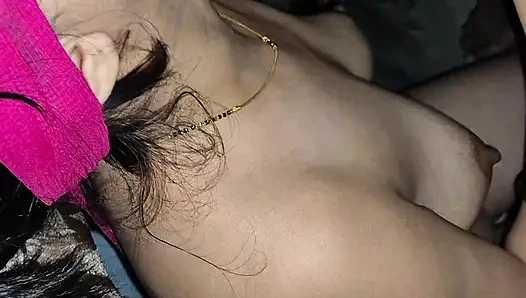 Hintli kadın en iyi zevk verici emiyor