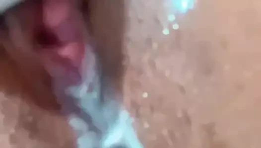 Ateşli bir görüntülü görüşme yaptıktan sonra latin bir gençle boşalıyor