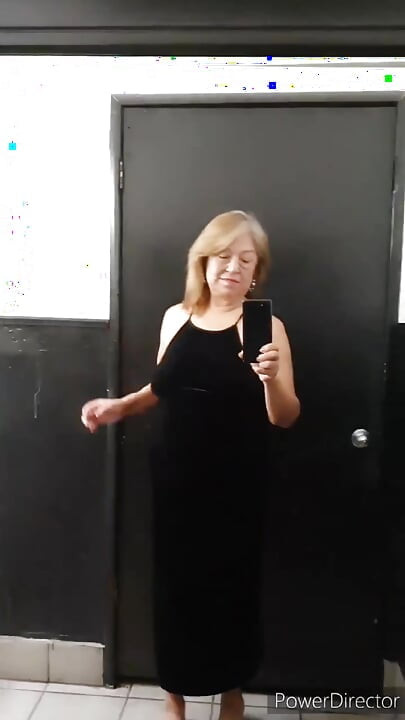 Umumi tuvalete işiyorum, sonra eve yürürken görülmemek için çöp çöplüğün arkasına işemek zorunda kaldım