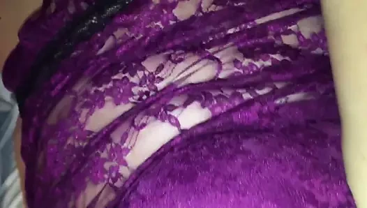 Karısı kendisi ile oynuyor!