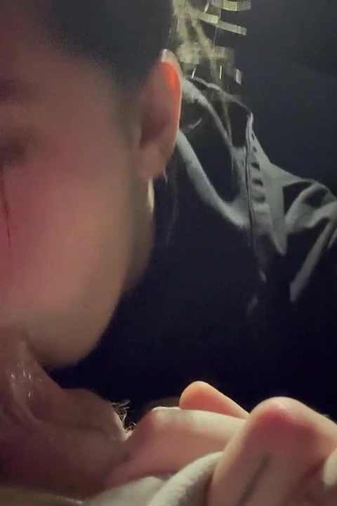 Dölümü emmesi için benden arabayı durdurmamı istedi