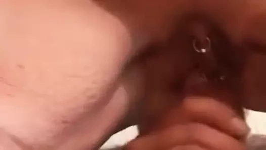 Benim seksi piercing büyükanne deldi kedi arma genç