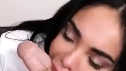 Seksi kaltak sik yalıyor.!