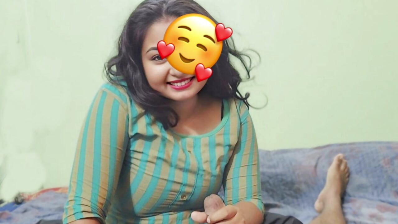 Hintli orta yaşlı seksi kadın anal seksi devar ile sikiliyor