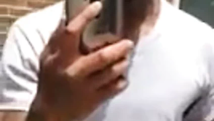 onun göğüsleri dışarı