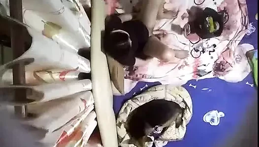 Kız arkadaşım evde yalnızken dizüstü bilgisayar kamerasından kaydedildi.604