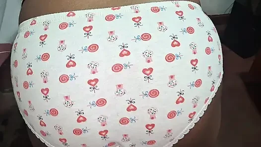 İri göğüslü Asyalı orta yaşlı seksi kadın süper ateşli video