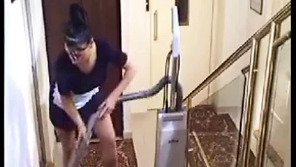 hizmetçi dört musluklar