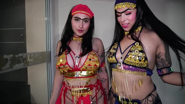 ARAB TWINS GIVE EACH OTHER BUTT TO A BLACK XXX