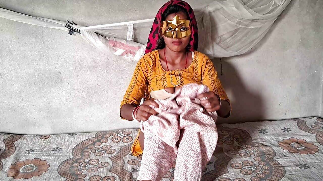 housewife ne apni chut mein ungali dalkar maje liya