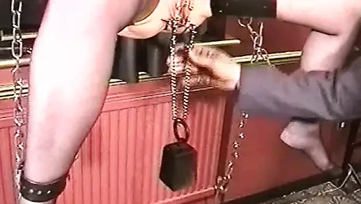 Havada bağlıyken amcığıma 7 kiloluk ağırlık