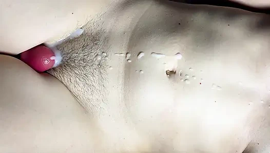 Üvey anne-orta yaşlı seksi kadının kıllı amcık ve boşalma ile yakın çekim sikişi