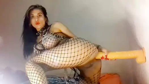 18 inçlik bir oyuncakla ağzım üzerinde çalışıyorum