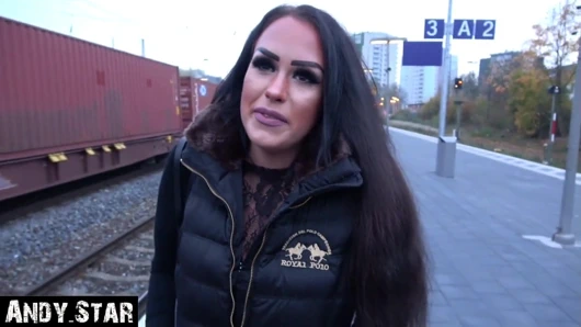 Beni umumi tuvalette hamile bırak