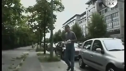 Yüksek topuklu çoraplı sarışın fahişe sikiliyor ve göğüslerine boşalıyor