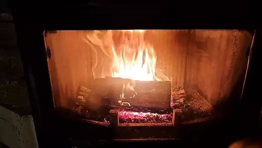 Azgın evli kadının amında büyük sert bir yarağa ihtiyacı var. Bekleyiş karşılığını verdi. sikildi