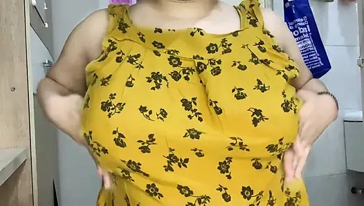Bu kadın vibratörüyle oynamak çok eğlenceli