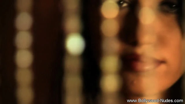 Чувственная индийская крошка обожает танцевать