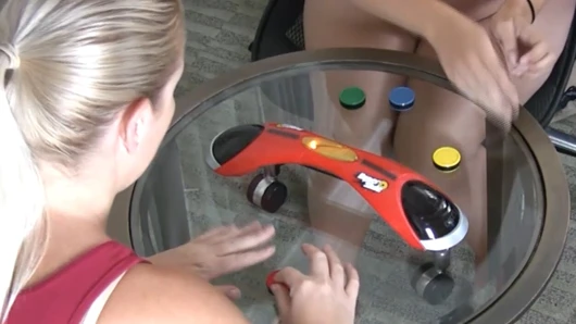 Çarpıcı Rainy, striptiz noname oyununda Ashley ile