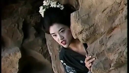 Asyalı güzellik spada ateşli piliç amcığını parmaklıyor