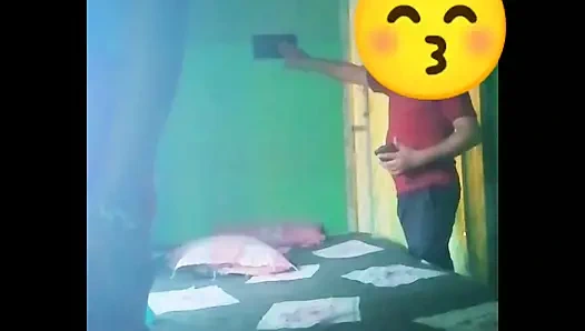 Hintli kadın harika bir videoyla sikişiyor