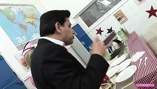 İskoç restoranından sürtüklerle çifte penetrasyonlu grup seks partisi