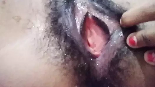 Seksi memeli ve sıkı amcıklı ateşli kız ev yapımı videoda 25