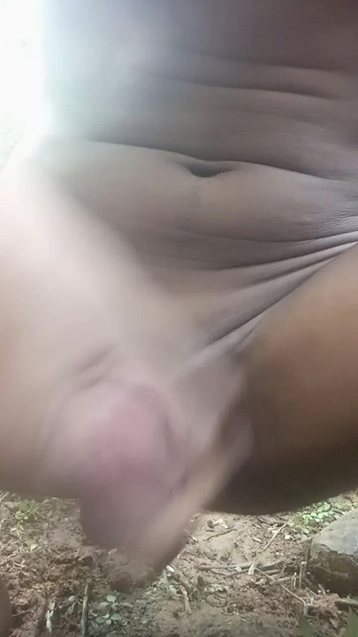 Desi erkek ormana boşalıyor