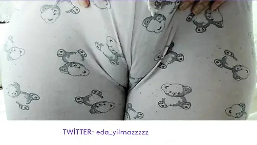 Deve toynağı- pijama- kabarık amcık- şişmiş amcık