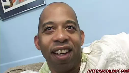 Sert kurabiye Adrianna sonunda büyük zenci yarağı alıyor