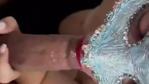 Ateşli hatun komşusna sakso çekiyor