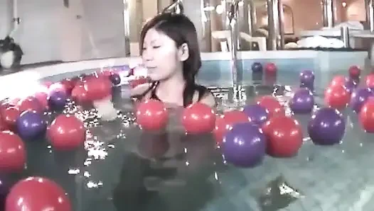Havuzda Japon oturumu